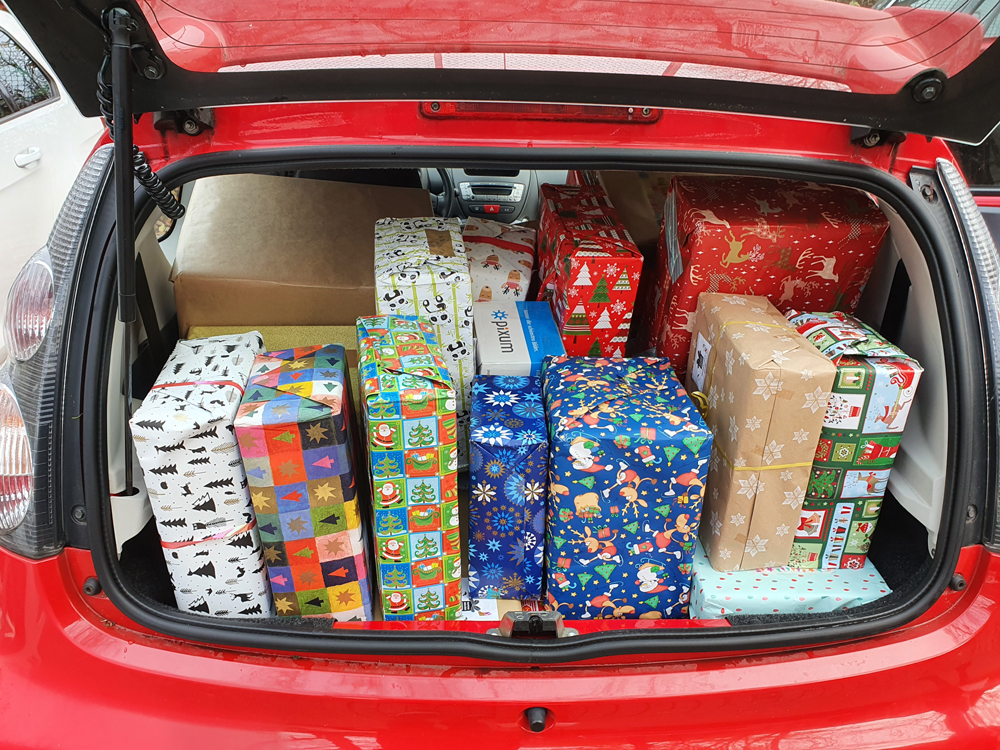 Ein Auto voller Geschenke – Schule Forsmannstraße